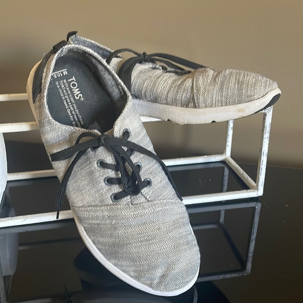 Toms Shoes